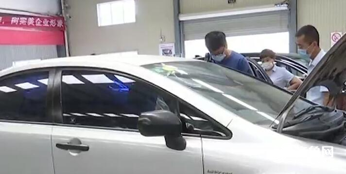 开云官方网站：潍坊市民4S店保养车 机油里惊现黑色物体(图6)